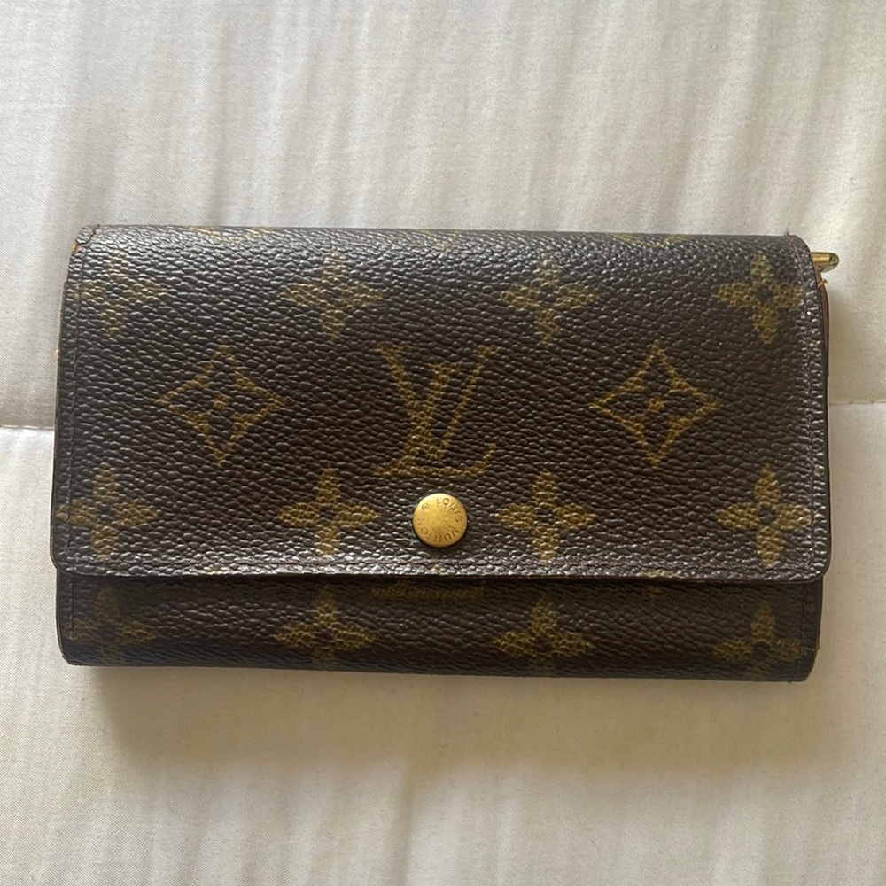 LV Wallet.